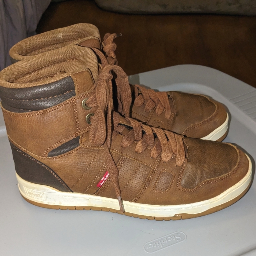 Men's Levi's Brown lace up Hi-Top sneakers size 8.5 EUC